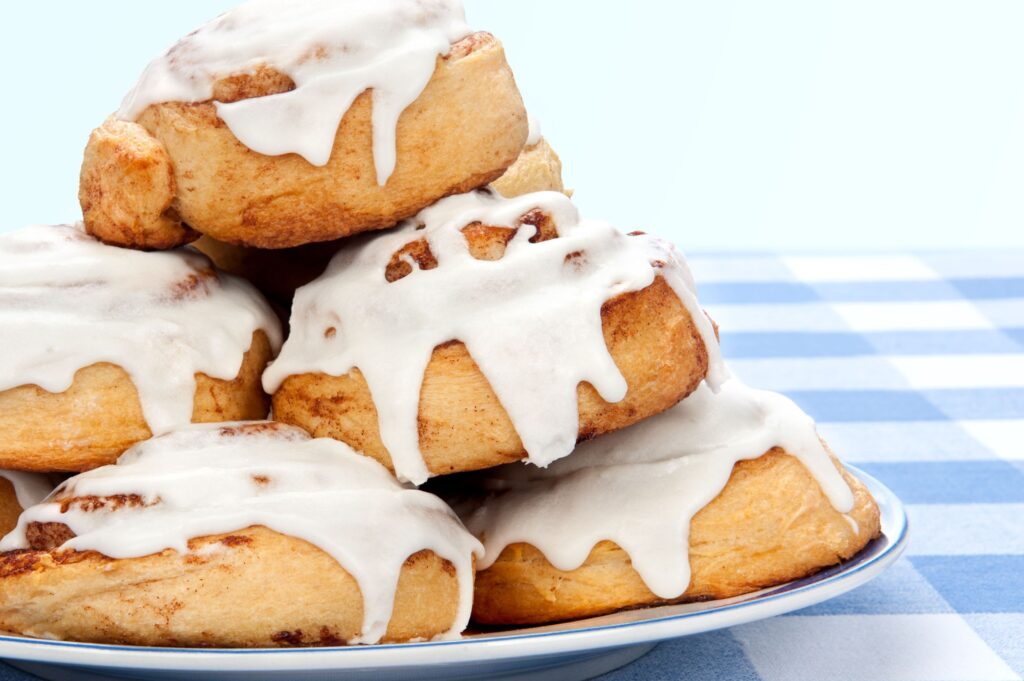 People are turning cinnamon rolls in turkeys for Thanksgiving