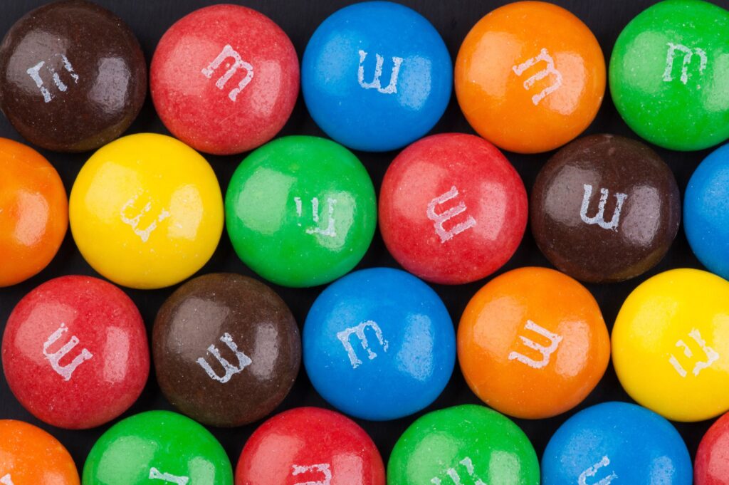 People are using M&#038;Ms as makeup and it&#8217;s truly bizarre