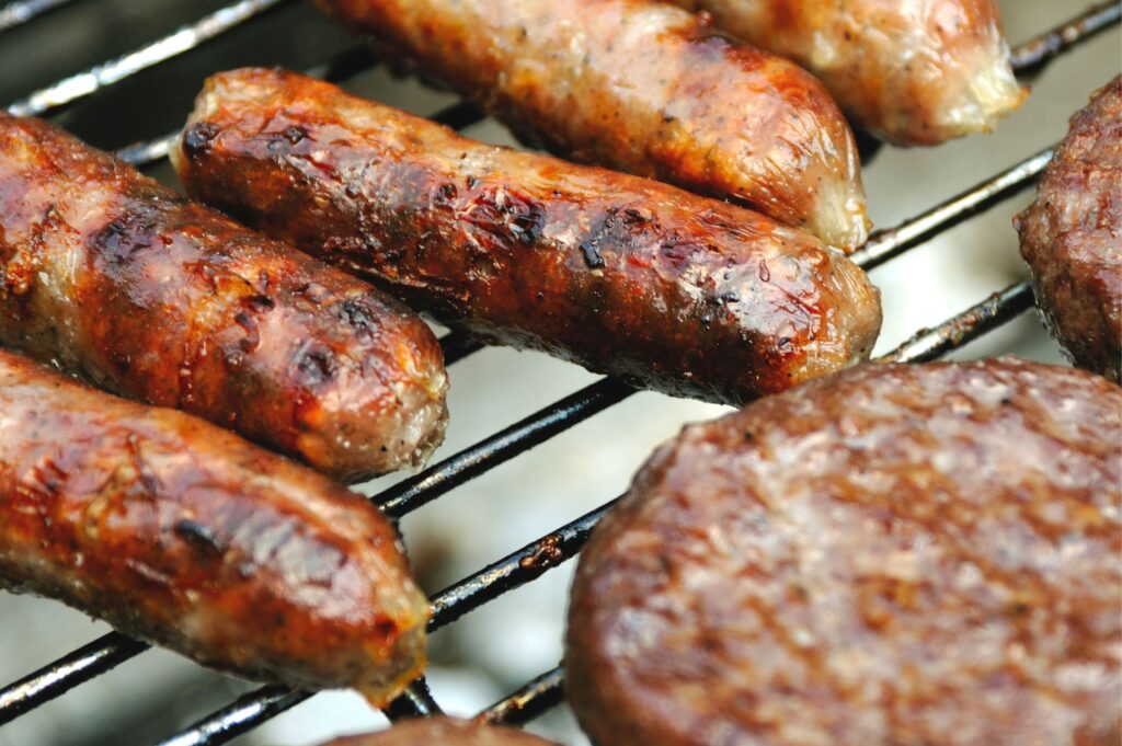 Video shows vegan kicking off at neighbour for BBQing meat due to the smell