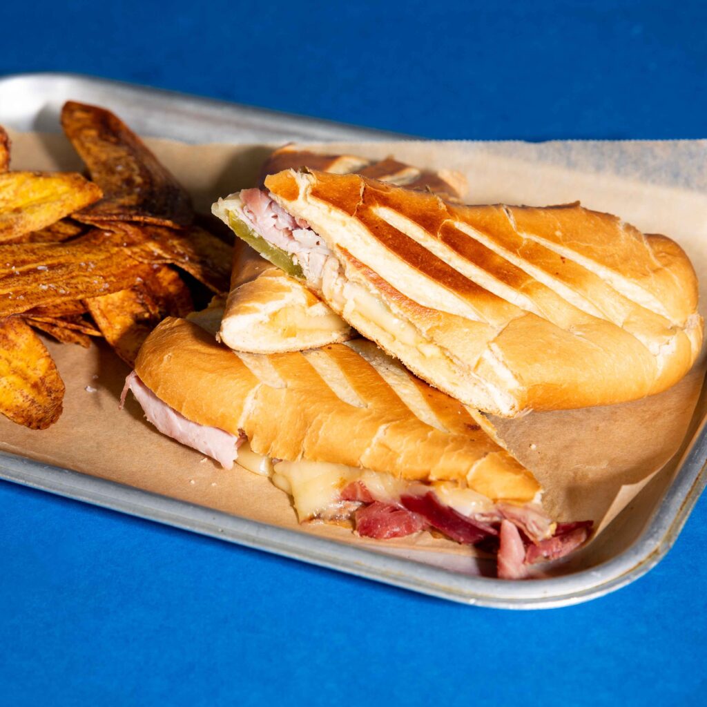 Medianoche by Keshia Sakarah | Twisted